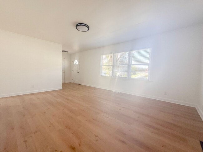 Building Photo - Pet-Friendly 3-Bedroom Home with Fenced Yard & Large Deck Near Downtown Livingston