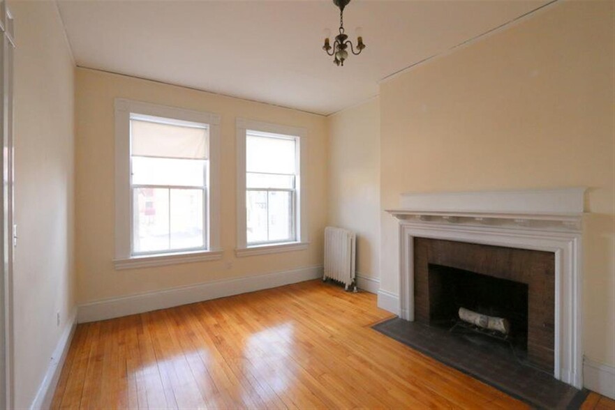 Primary Photo - 16 Ware St