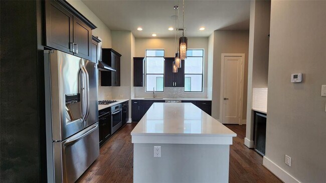 Building Photo - 5713 Larkin St