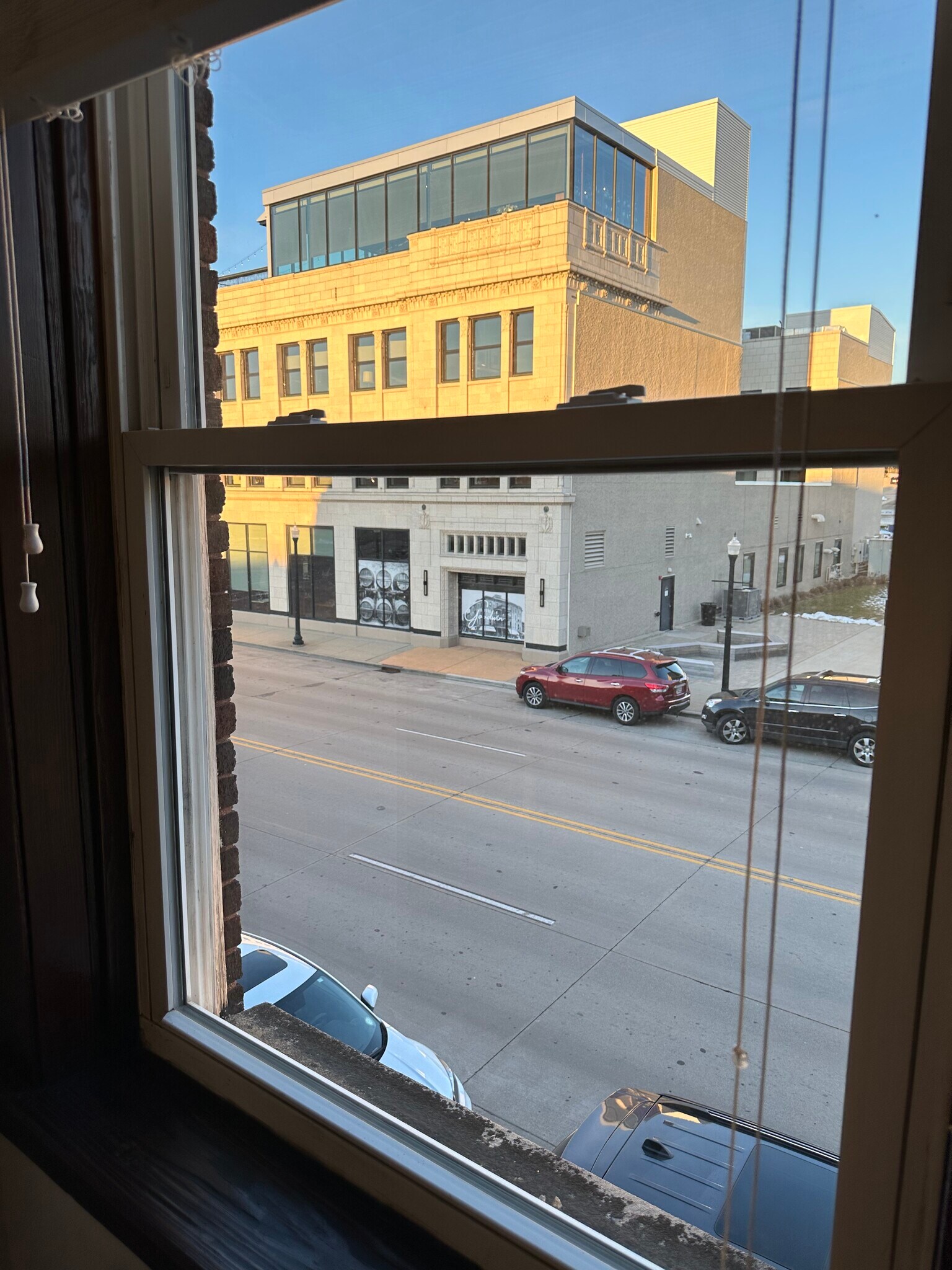 Building Photo - 412 Pleasant St