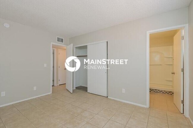 Building Photo - 3 Bedroom Pet-Friendly Home in TUCSON, AZ with Main Street Renewal