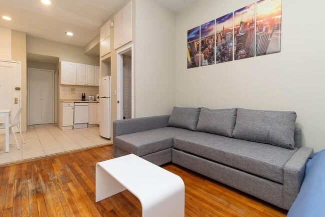 Building Photo - 250 E 82nd St