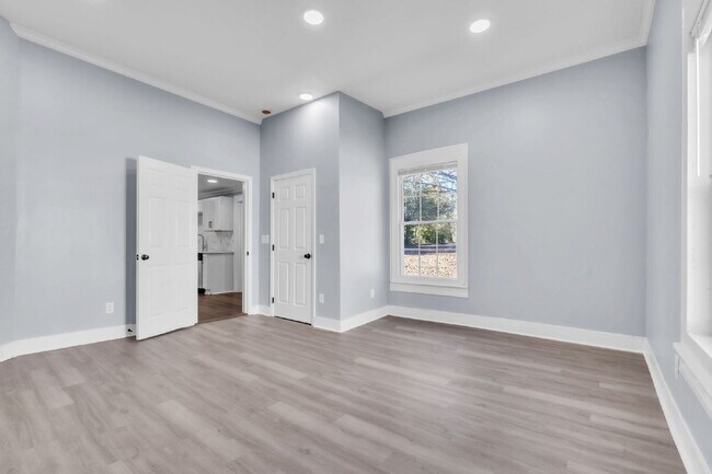 Building Photo - Cozy 2BR, 1BA Home with Spacious Yard in Downtown Anderson! ($1900/mo rent***)