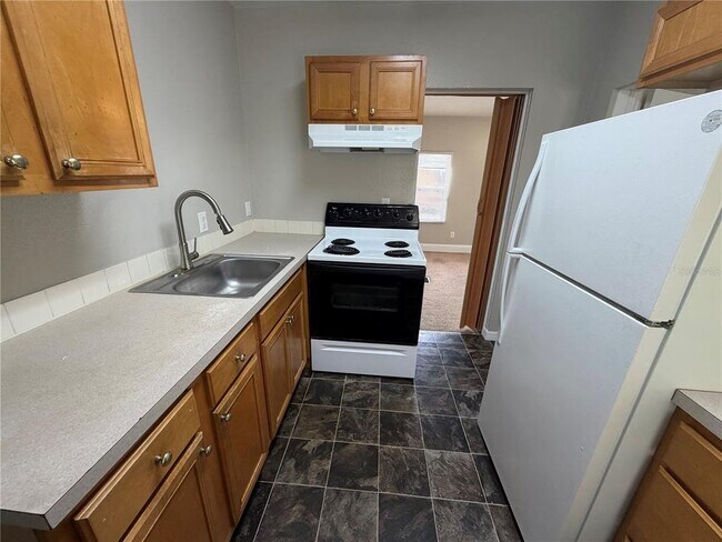 Building Photo - 18 E Golf Links Ave