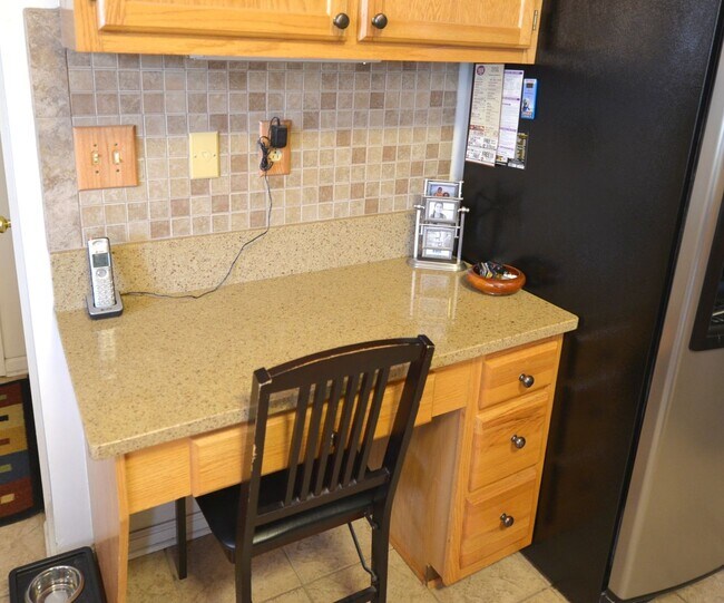 Building Photo - Quiet Cul-de -sac