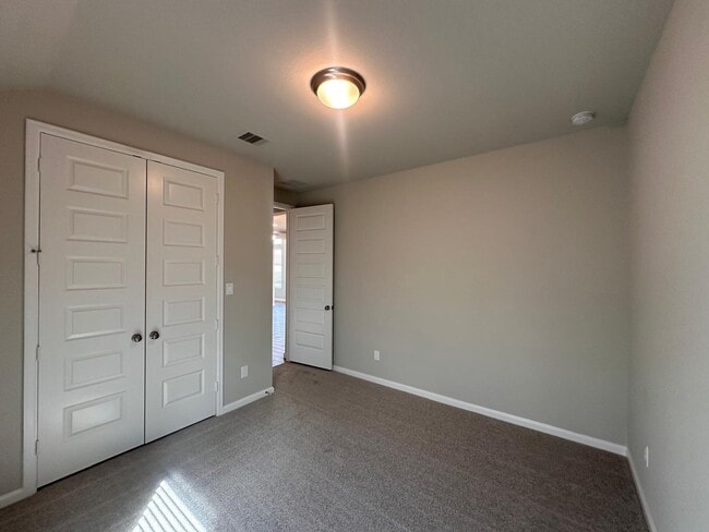 Building Photo - 6030 Cottontail Ln