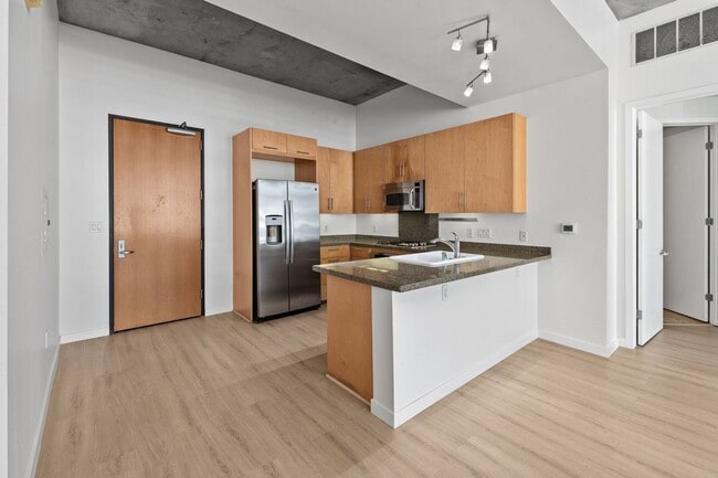 Building Photo - BRAND NEW FLOORS! Spacious 2 Bedroom 2 Bathroom at M2i in Downtown San Diego