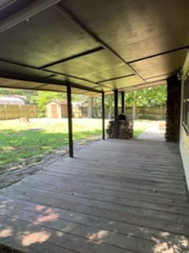 Beautiful 3 bedroom 1.5 bath stone work th... 3122 W Edward St