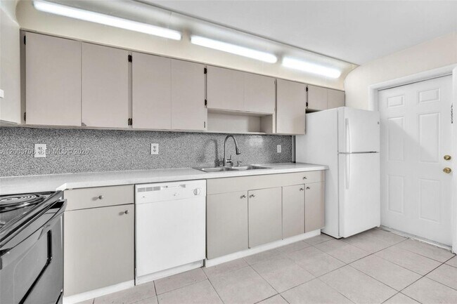 Building Photo - 2125 McKinley St