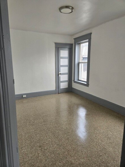 Building Photo - 37 Clinton Ave