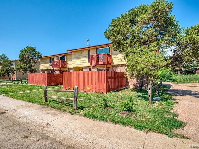 Building Photo - 4240 Loomis Ave