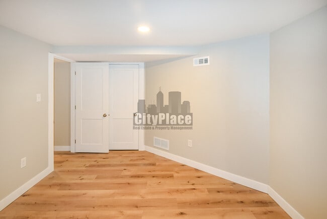 Building Photo - 3721 Kinnear Ave