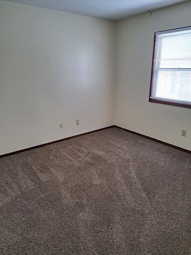 Building Photo - 2 BR Apartment Near Franke Park