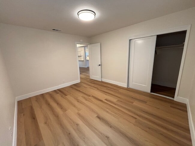Building Photo - Beautiful newly renovated home