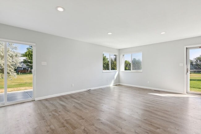 Building Photo - Beautifully Renovated 3bed / 2bath in PRIM...
