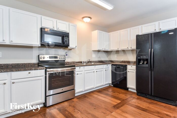 Building Photo - 203 Bingham St