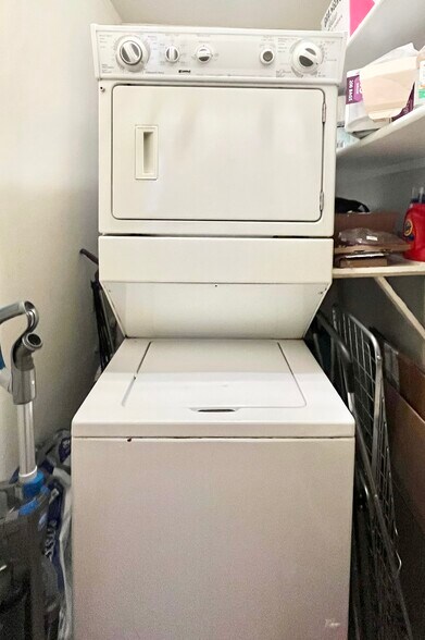 Building Photo - 5 Sachem St