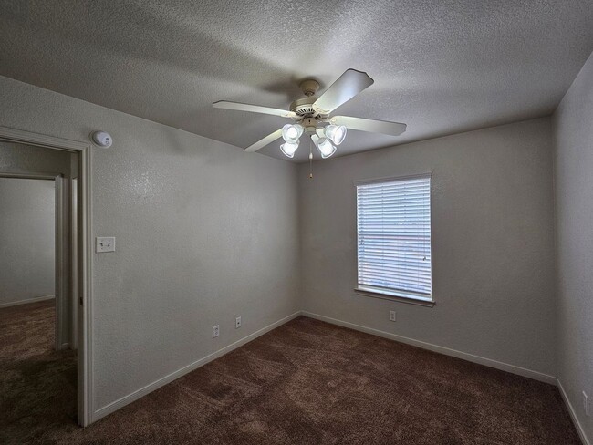 Building Photo - AVAILABLE NOW!