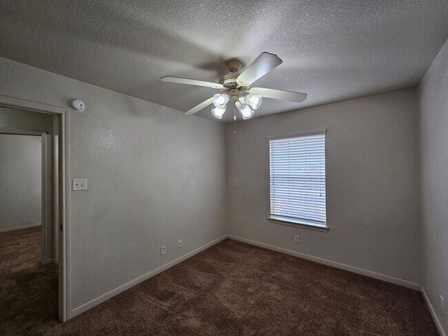 Building Photo - RENT REDUCTION & AVAILABLE NOW!