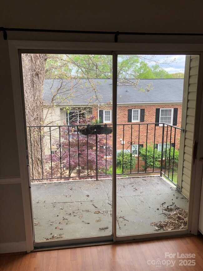 Building Photo - 5925 Quail Hollow Rd