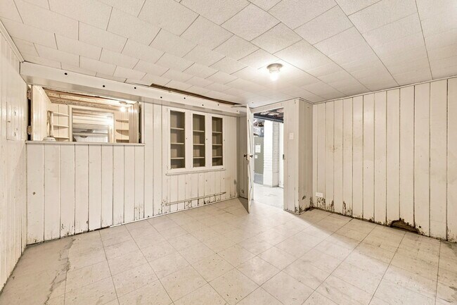 Building Photo - 734 Shirley Ave