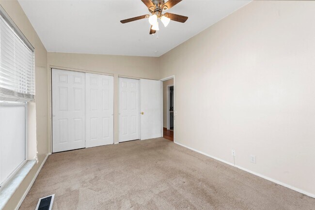 Building Photo - 10421 Briarbend Dr