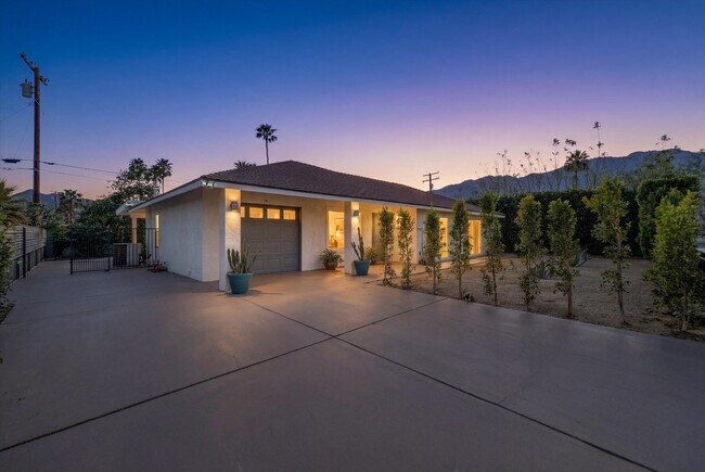 Building Photo - 3967 E Sunny Dunes Rd