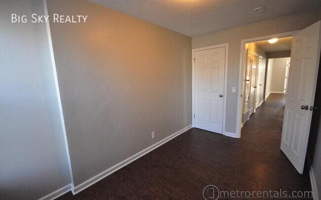 Building Photo - 452 W 3rd Ave