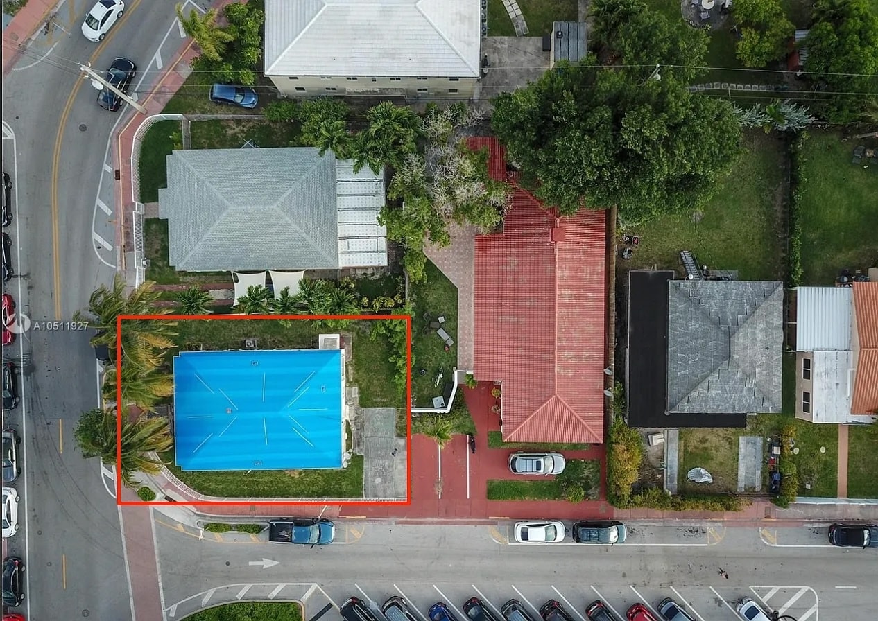 Building Photo - 8140 Crespi Blvd