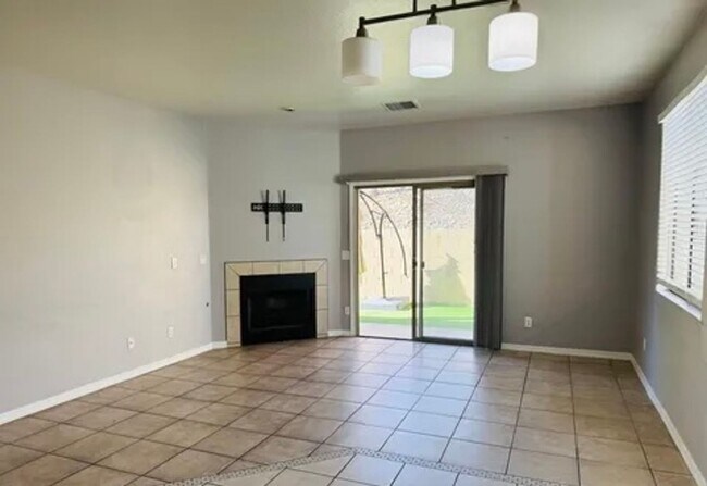 Building Photo - 3 Bed 2 Bath Available Now!! Contact Property Pros Property Management for more details