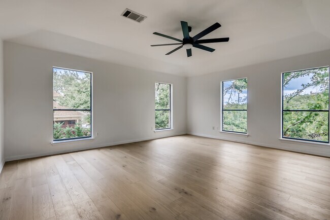 Building Photo - 107 Long Wood Ave