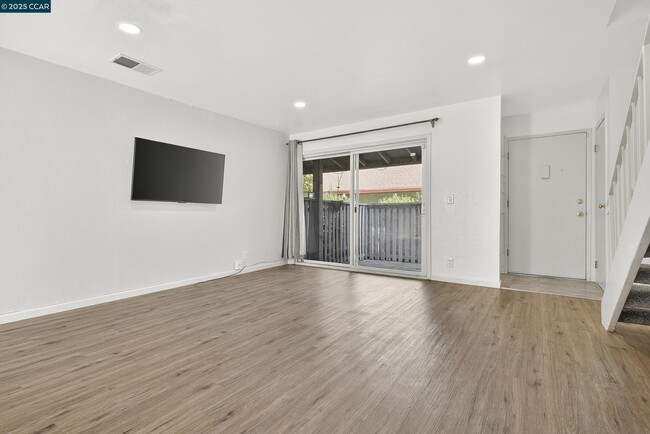 Building Photo - 101 Villa Cir