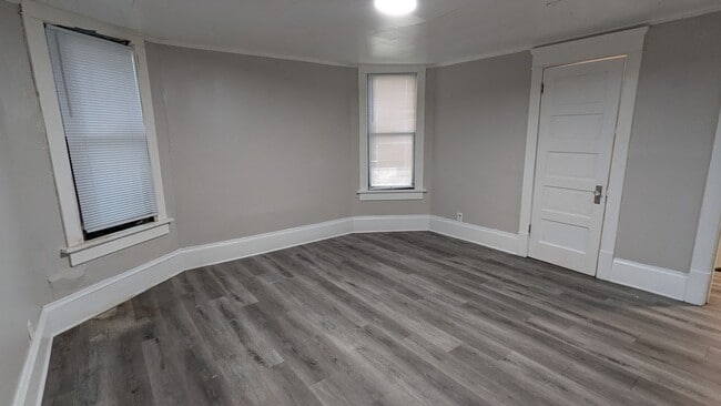 Building Photo - 916 6th St NW