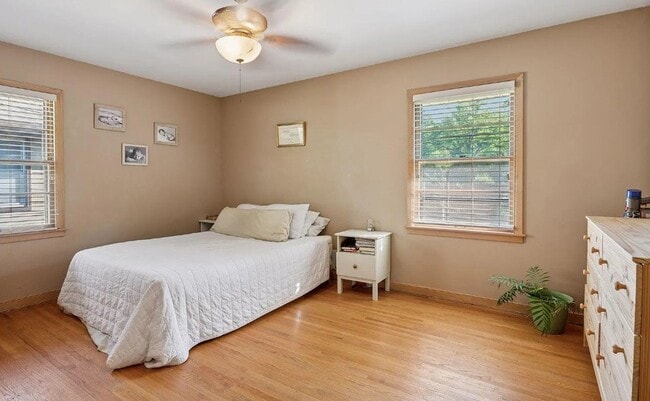 Building Photo - 2307 Harding St NE