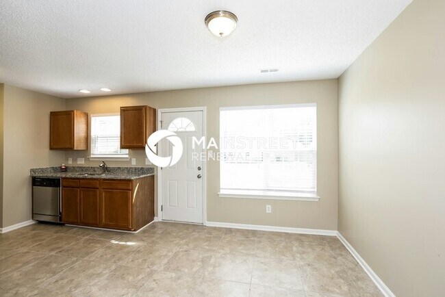 Building Photo - 3 Bedroom Pet-Friendly Home in Charlotte, NC with Main Street Renewal