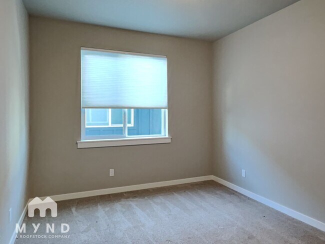 Building Photo - 17231 SW Goldcrest Ln