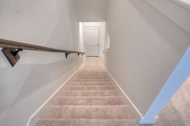 Building Photo - 1535 Crystal Stream Dr