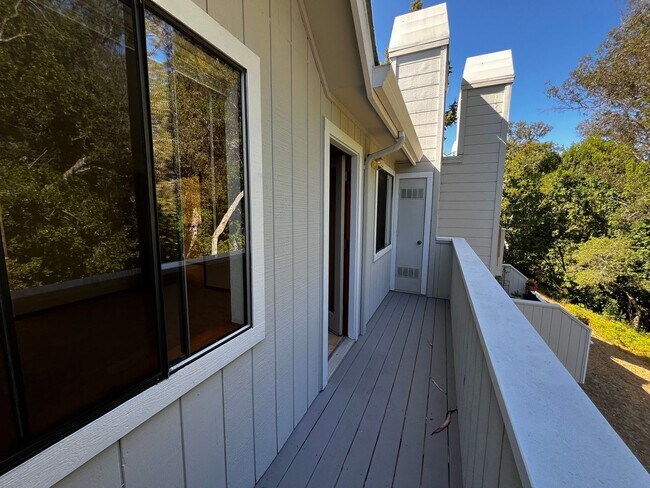 Building Photo - Charming Santa Cruz Townhouse: 3 Beds, 2.5...