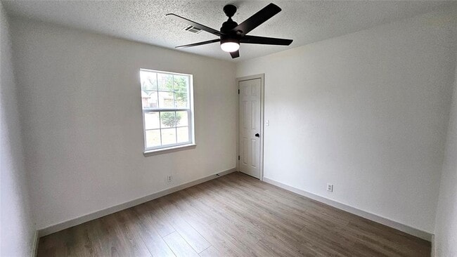 Building Photo - 741 S Glen Ln