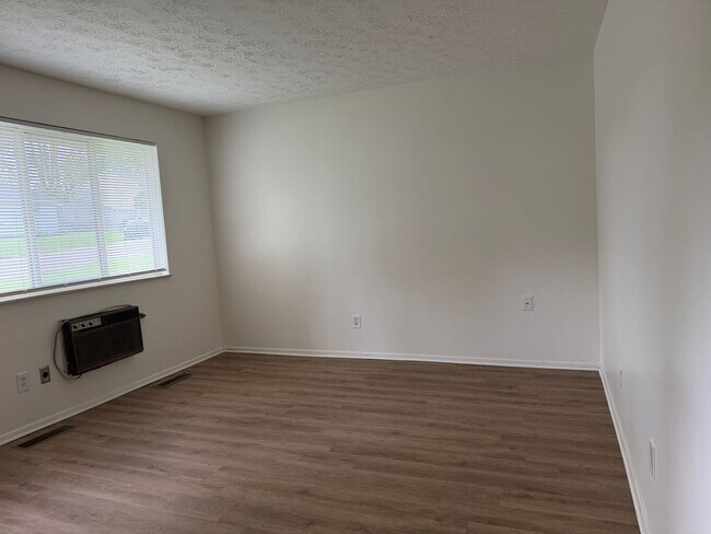 Building Photo - 3015 Bollinger Ave NE