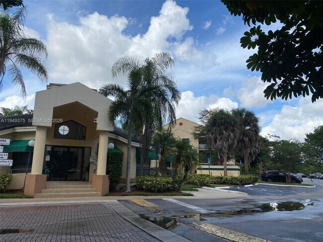 Building Photo - 9999 Summerbreeze Dr