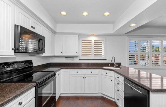 Building Photo - 6880 Hyde Park Dr