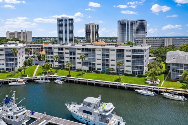 Building Photo - 29 Yacht Club Dr