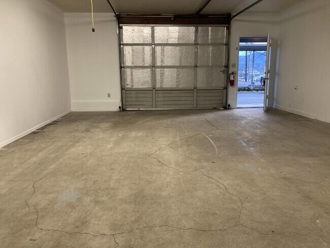 Building Photo - 2037 NE Stephens St