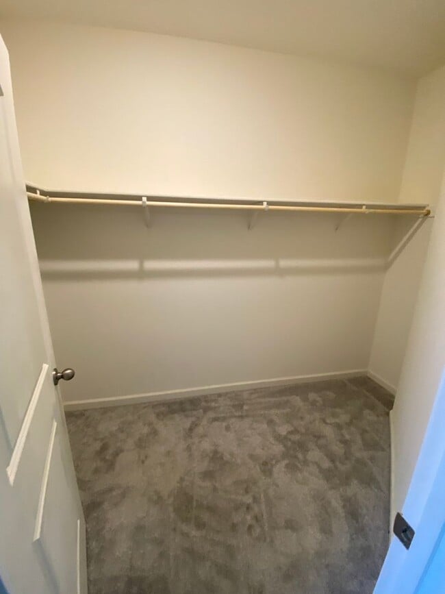 Building Photo - Spacious open and new in Kingsburg