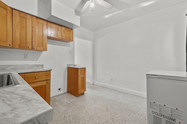Building Photo - 2212 Roosevelt St