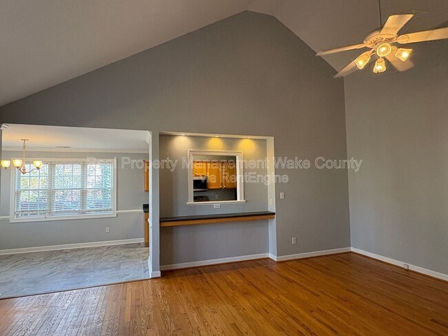 Building Photo - 828 Shackleton Rd