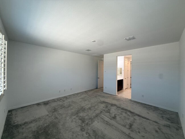 Building Photo - 15744 W Jefferson St