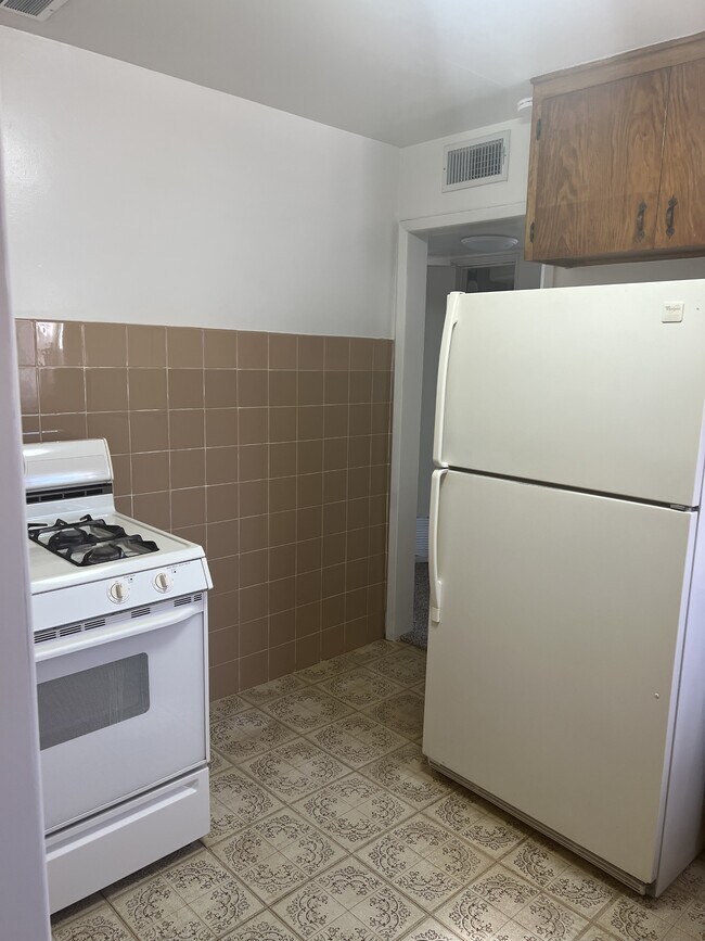 Building Photo - 2718 E 18th St