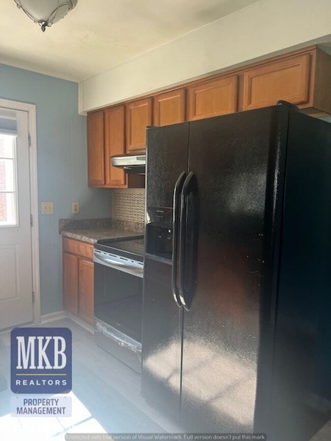 Building Photo - 4 Bedroom 2 Bath in Monterey Neighborhood